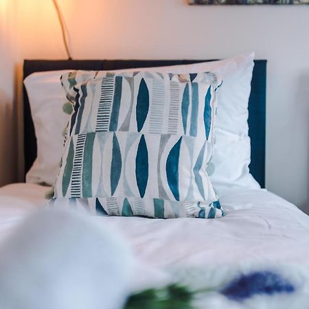 Bright 2-Bed Cottage In Chester By 53 Degrees Property, Ideal For Couples & Small Groups, City Centre - Sleeps 6 Zewnętrze zdjęcie