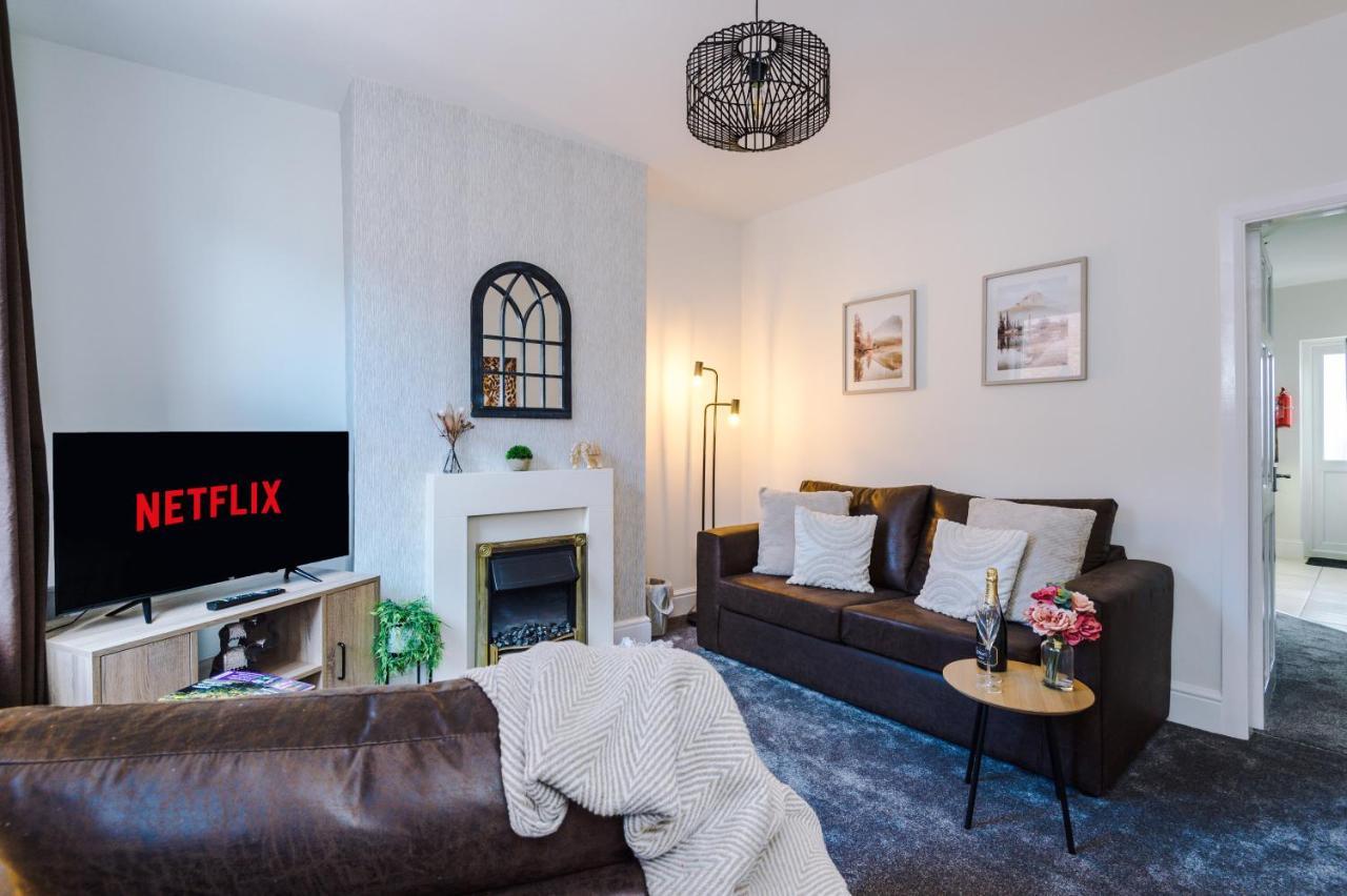 Bright 2-Bed Cottage In Chester By 53 Degrees Property, Ideal For Couples & Small Groups, City Centre - Sleeps 6 Zewnętrze zdjęcie