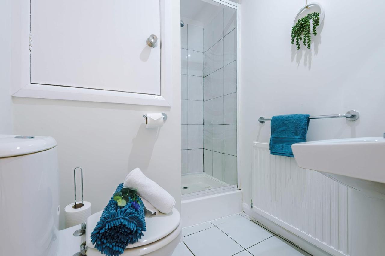 Bright 2-Bed Cottage In Chester By 53 Degrees Property, Ideal For Couples & Small Groups, City Centre - Sleeps 6 Zewnętrze zdjęcie